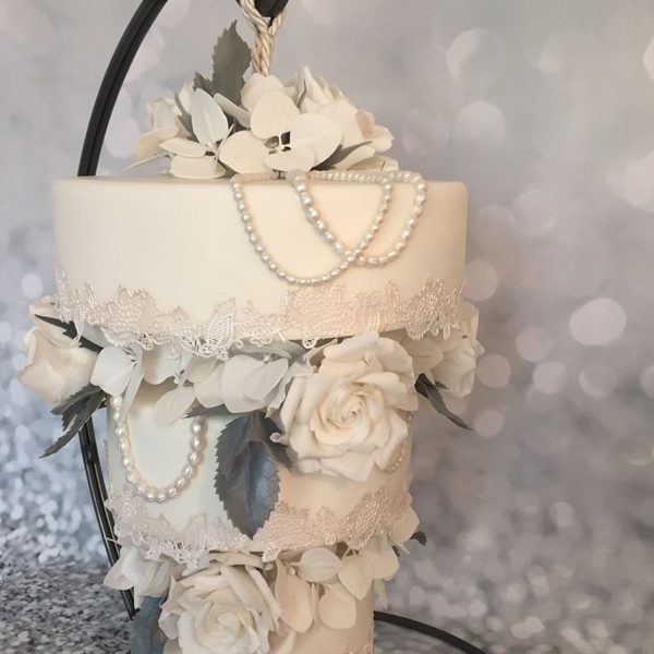 Cake with White Roses with Pearls