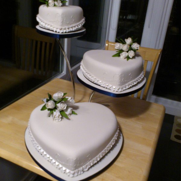 Heart Shaped Wedding Customized Fancy Cake