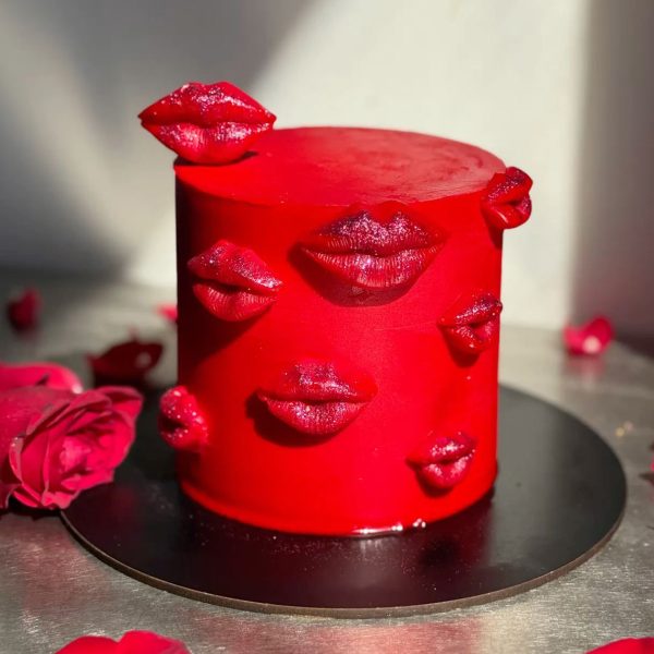 Kissing Lips Cake