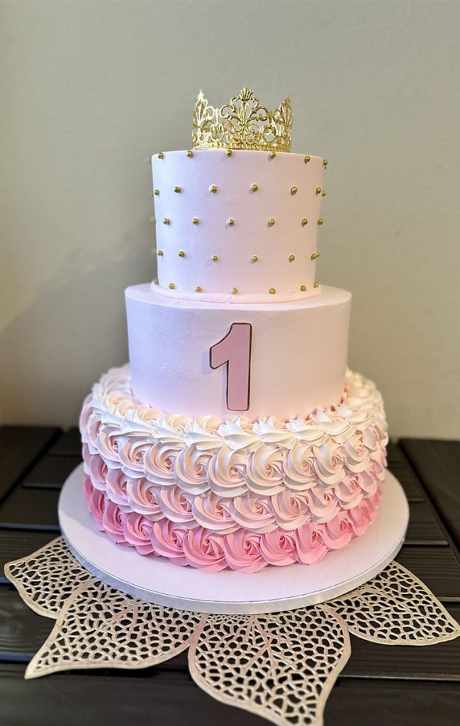 Swirl with Crown Theme Cake