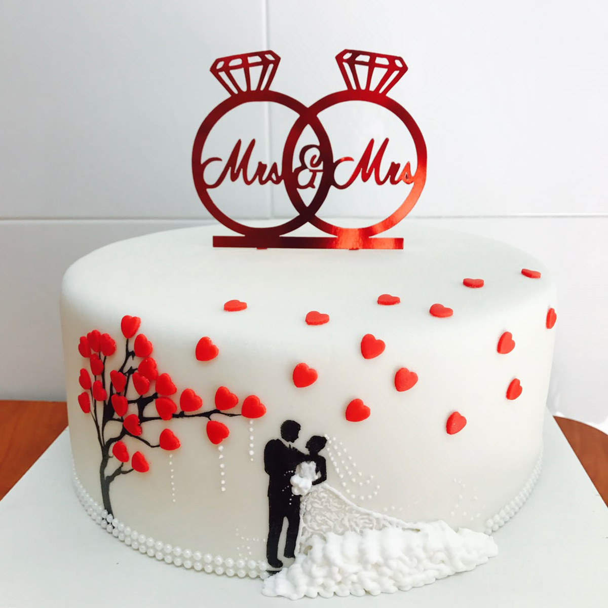 White Frosted Cake 1 White Frosted Cake