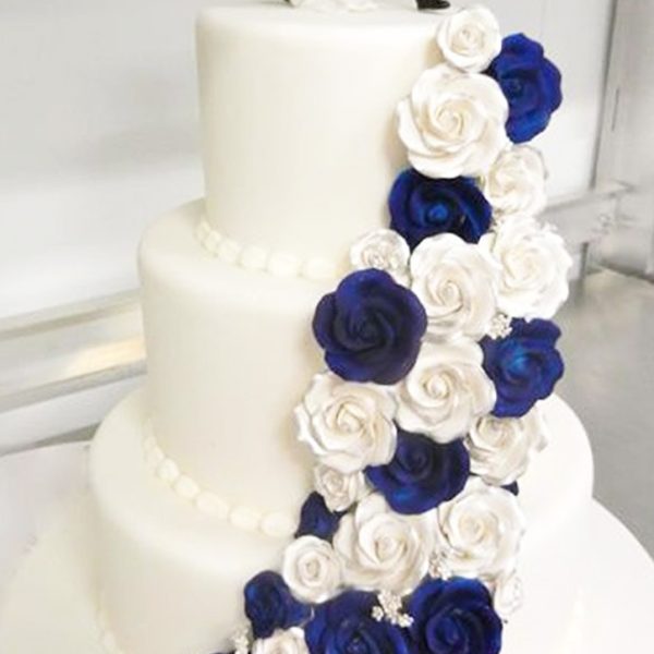 White and Navy Blue Roses Theme Wedding Cake